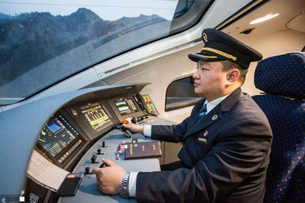 高鐵司機室用碳纖維面板操縱臺